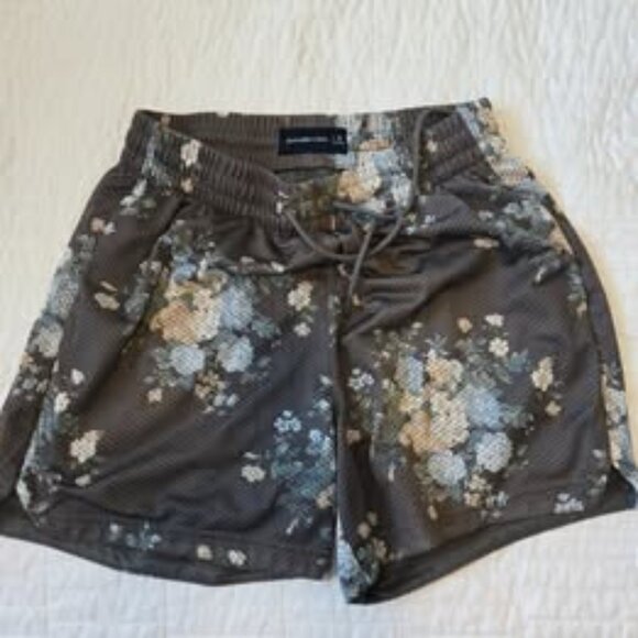 Abercrombie & Fitch Men's Shorts Size Medium - Picture 1 of 2